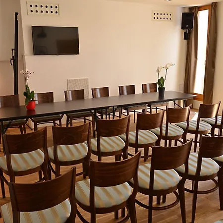 ホテル Arkadia 4*