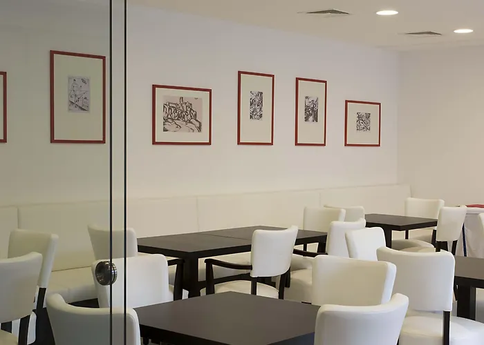 阿卡迪亚酒店 酒店 佩奇